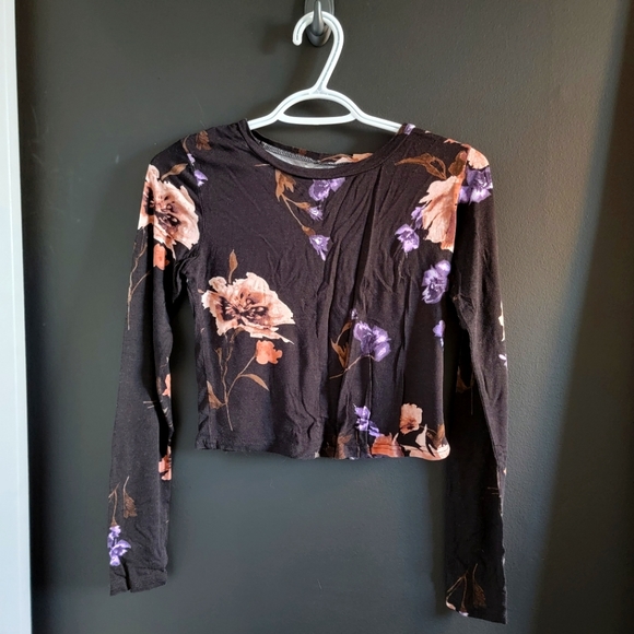 Tops - Croped long sleeve floral shirt